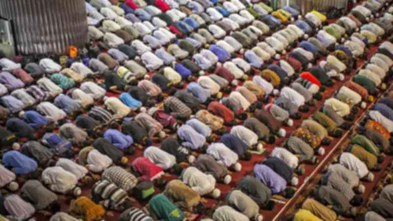 27 Şubat Cuma Namazı Saatleri Açıklandı: İstanbul, Ankara, İzmir ve Bursa İçin Vakitler