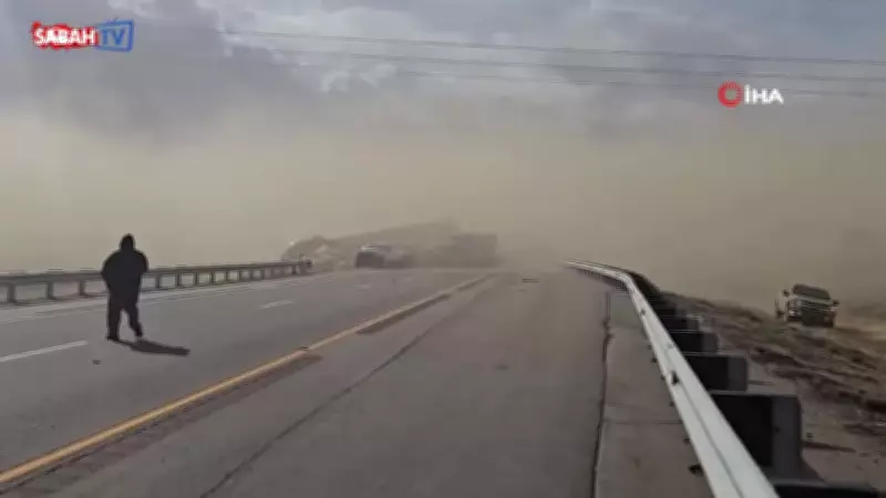 ABD'de Kum Fırtınası 30'dan Fazla Aracı Birbirine Kattı: 4 Ölü, 29 Yaralı