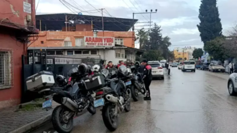 Adana'da Eski İş Yerinde Silahlı Saldırı: 4 Yaralı, Şüpheli Gözaltında