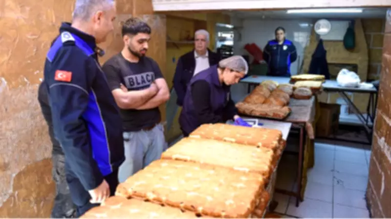 Adana'da Fırında Mide Bulandıran Manzara: Zabıta İşletmeyi Mühürledi
