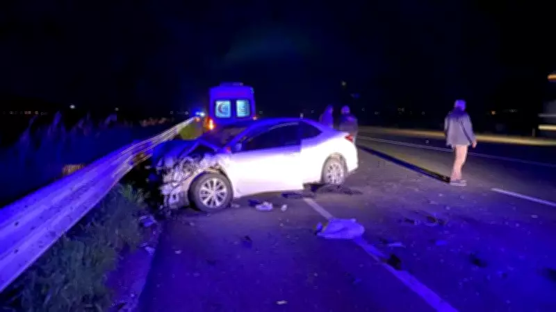 Adana'da Otomobil ile Traktör Çarpıştı: 1'i Ağır 6 Kişi Yaralandı