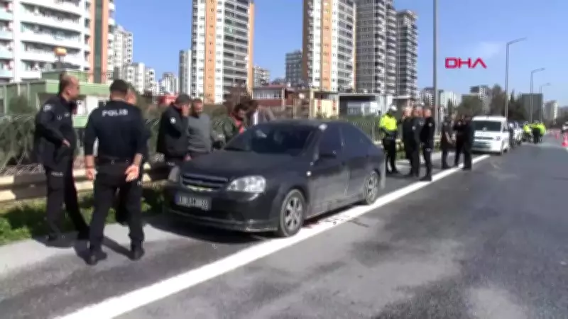 Adana'da Otoyolda Park Halindeki Araçta Başından Vurulmuş Ceset Bulundu