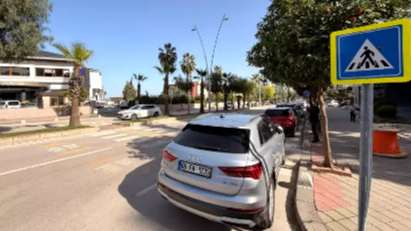 Adana'da Yaya Geçidinde Bebeğe Çarpıp Kaçan Sürücü Aranıyor