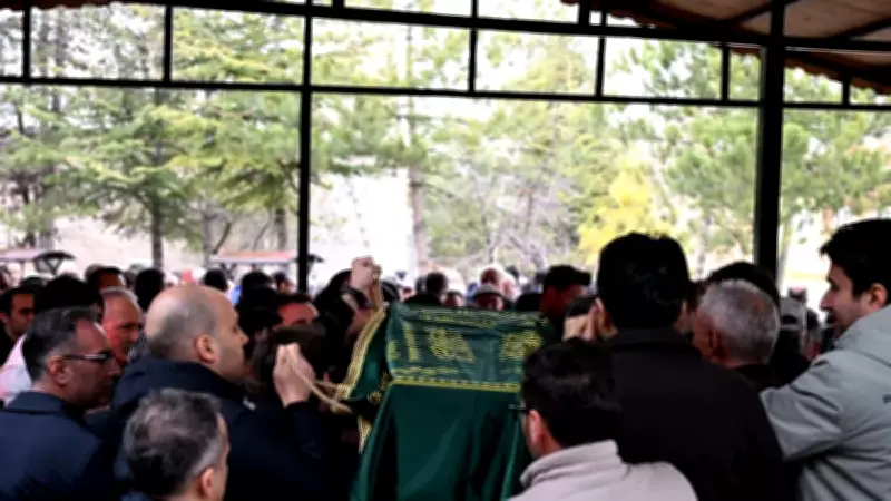 Adana'da Yaya Geçidinde Trajedi: Motosikletli Sürücü Bebeği Çarpıp Kaçtı