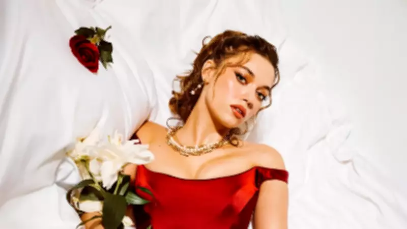 Afra Saraçoğlu'nun Babasıyla Benzerliği Şaşırttı: 'Twin DNA' Paylaşımı