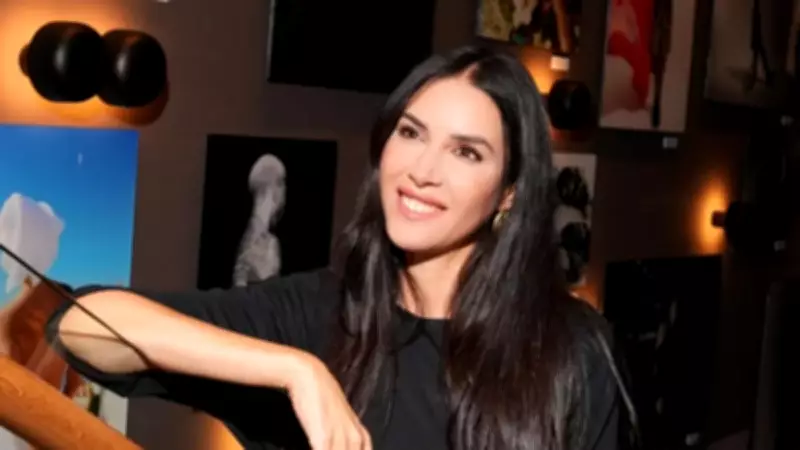 Ahu Yağtu ve Bora Cengiz'den Asansörde Samimi Poz! Aşk Dolu Dizgin Devam Ediyor