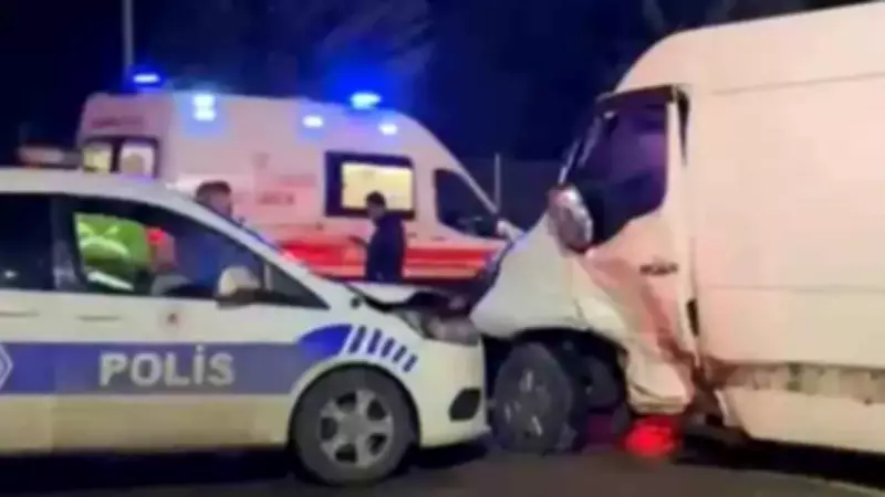 Akşemsettin'de Polis Aracı ile Otomobil Çarpıştı: 3 Yaralı