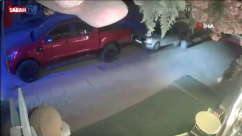 Alanya'da Motosikletli İki Kişi, Market Önündeki Pelüş Ayıcığı Çaldı