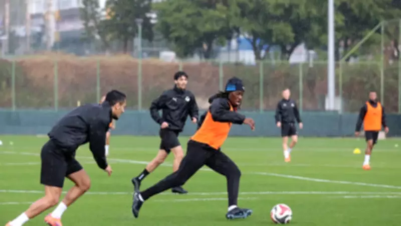 Alanyaspor, Galatasaray Maçına Hazırlanıyor: Pereira'nın Doğum Günü Kutlaması