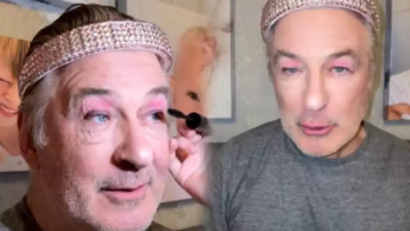 Alec Baldwin Kızlarına Teslim Oldu: Prenses Makyajıyla Eğlenceli Anlar
