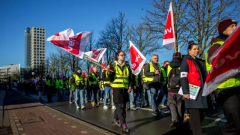 Almanya Dortmund'da Kamu Çalışanları Grevde: Ücret Artışı Talebiyle Üniversite ve Hastaneler Durdu