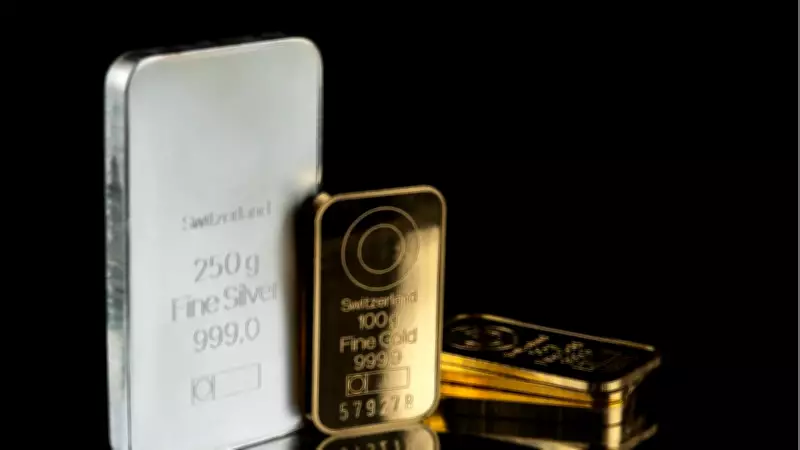 Altın ve Gümüş Fiyatları Düşüşle Haftaya Başladı: Rekor Yükselişin Ardından Gerileme Nedenleri