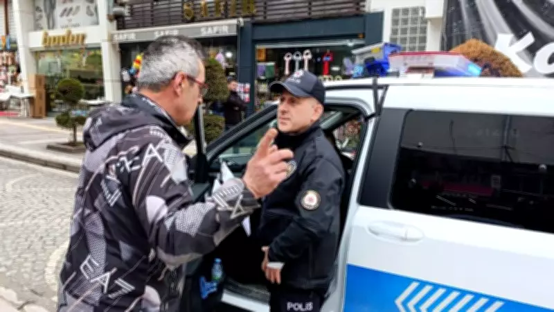 Amasya'da ATM'de Unutulan 4.900 TL'yi Bulan Vatandaş Polise Teslim Etti