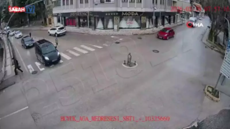 Amasya'da Feci Kazada Otomobil Yeşilırmak'a Uçtu: Anne ve Kızı Kurtarıldı