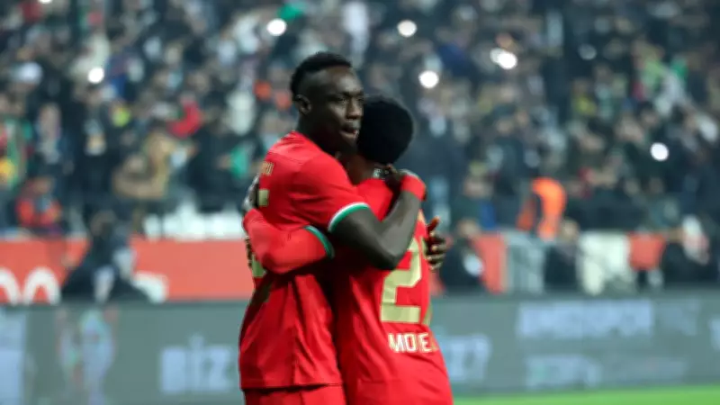 Amed SK, Adana Demirspor'u 7-0 Yenerek Ligi Farkla Lider Tamamladı