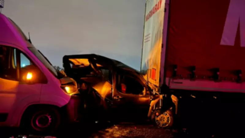 Anadolu Otoyolu'nda Zincirleme Kazada 17 Araç Birbirine Girdi: 7 Yaralı