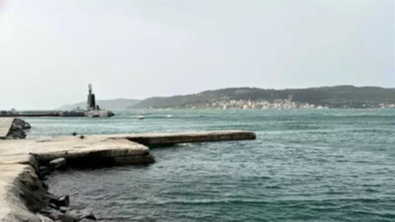 Çanakkale Boğazı Fırtına Nedeniyle Transit Gemi Geçişlerine Kapatıldı