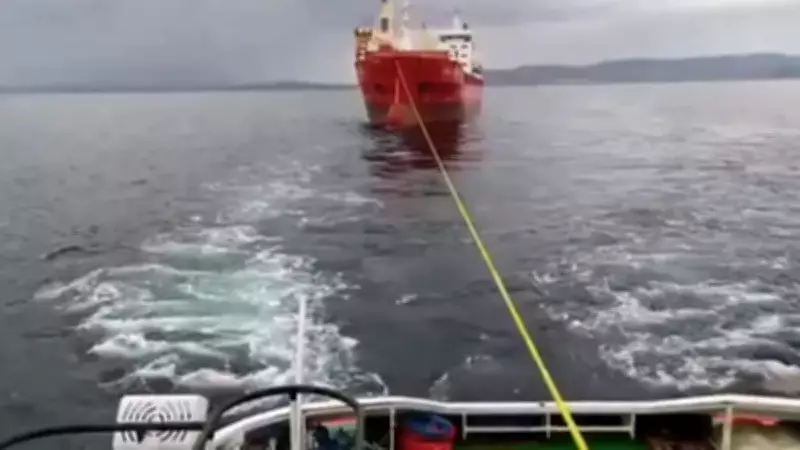 Çanakkale Boğazı'nda Makine Arızası Yaşayan Gemi Karabiga'ya Çekildi