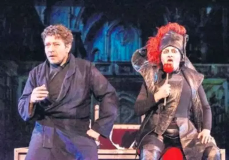 Ankara Devlet Tiyatrosu'nun 'Faust' Oyunu İstanbul'da Sahneleniyor