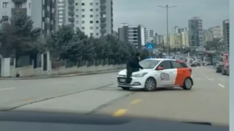 Ankara'da Şok Eden Görüntü: Kaputta Sürüklenen Kişiyle Araç Sürüldü