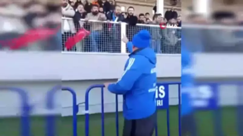 Çankırı'da Polis, Taraftar Tartışmasında Yere Düşen Türk Bayrağını Kaldırdı