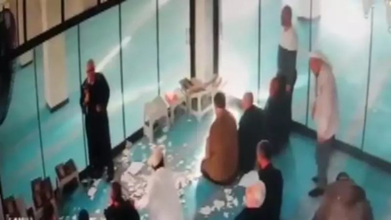 Şanlıurfa'da Cami Tavanından Alçı Düştü: Namazdaki Cemaat Paniğe Kapıldı