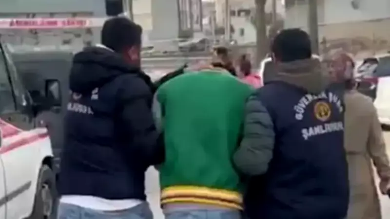 Şanlıurfa'da Devlet Sembollerine Hakaret Eden İki Kişi Gözaltına Alındı