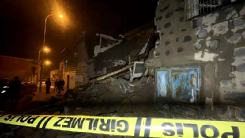 Şanlıurfa'da Çöken Boş Ev Nedeniyle Üç Konut Tedbiren Tahliye Edildi