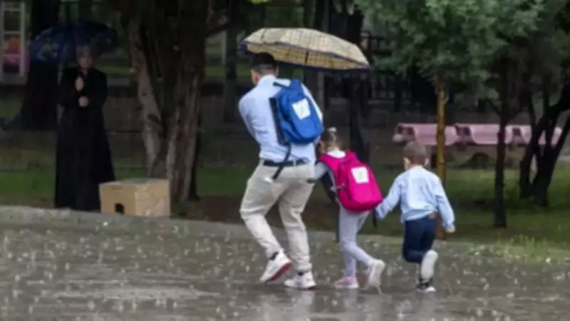 Antalya'da 7 İlçede Okullar Tatil Edildi: Şiddetli Fırtına ve Yağış Alarmı