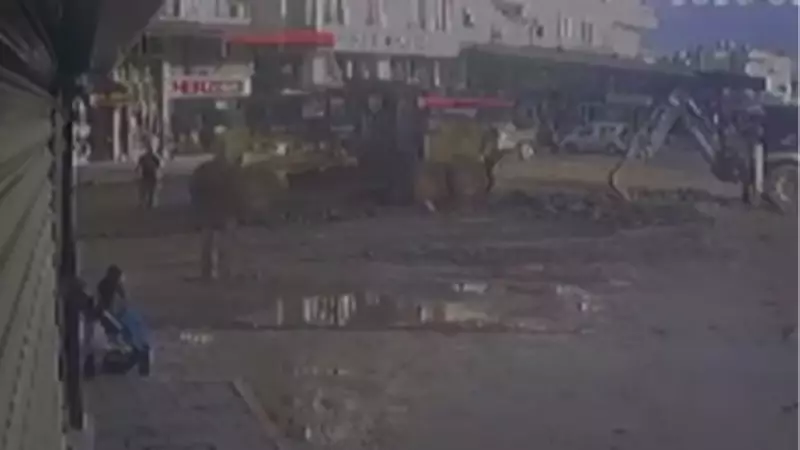 Antalya'da Dozer Kazası: Belediye Çalışanı 3 Kaburga Kemiği Kırıldı