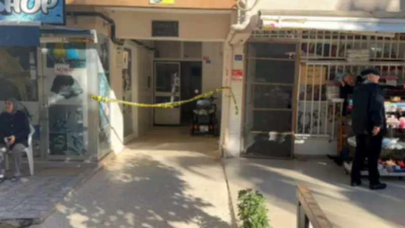 Antalya'da İhbar Üzerine Eve Gittiler: 2 Kişi Ölü Bulundu, Silah ve Kovan Ele Geçirildi