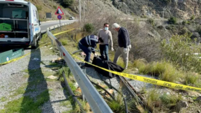 Antalya'da Muz Bahçesine Giden Vatandaş, Yol Kenarında Kadın Cesedi Buldu