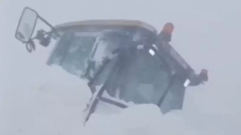 Ardahan'da Çığ Felaketi: İş Makineleri Kar Altında Kaldı!