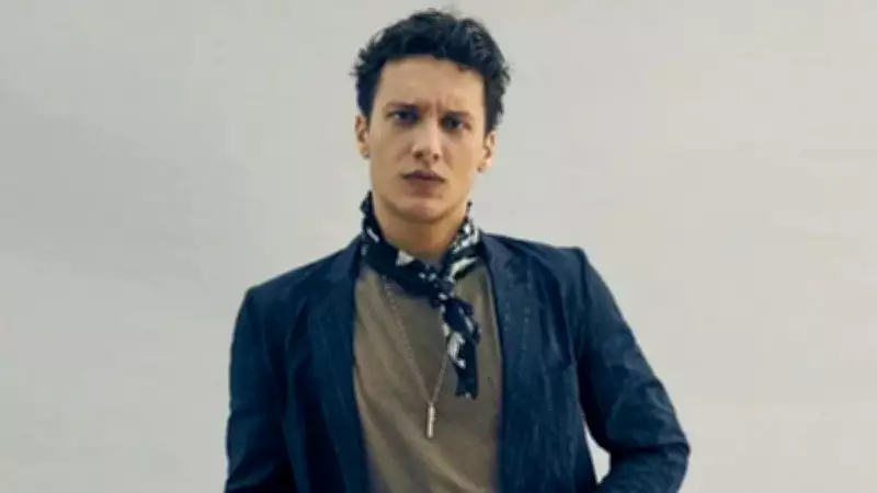 Şarkıcı Edis'e Yakalama Kararı Çıktı, CHP'li Belediye Başkanı İfadeye Çağrıldı