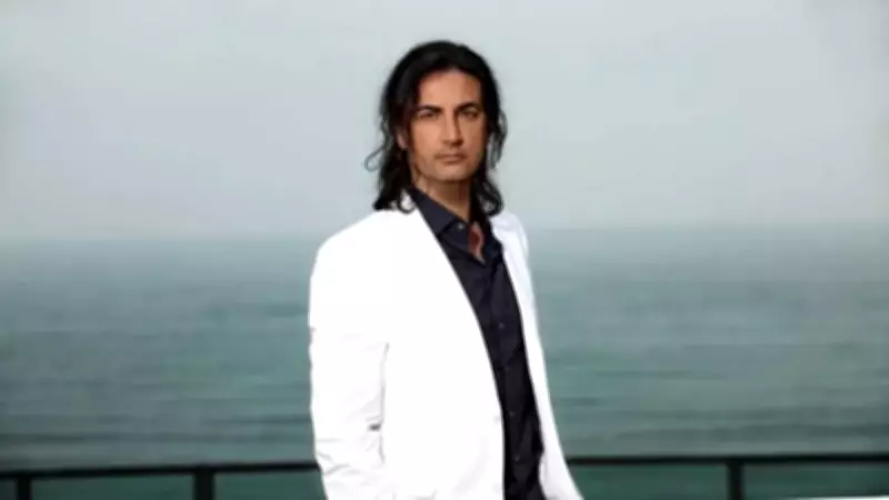 Şarkıcı Çelik'e Hayranından Şok Talep: 'Bana 1.6 Milyonluk Araba Al!'