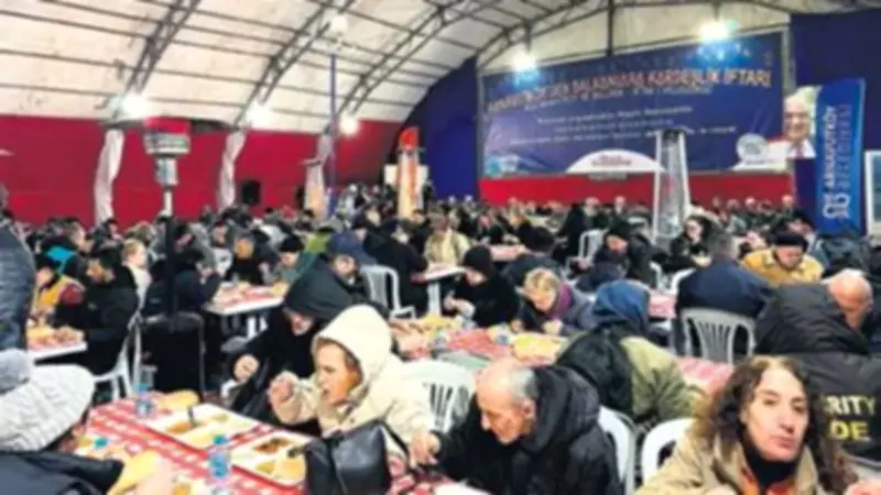 Arnavutköy'den Balkanlar'a Kardeşlik Sofrası: Priştine'de 1500 Kişilik İftar