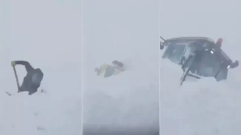 Artvin'de Çığ Düştü, İş Makineleri Kar Altında Kaldı