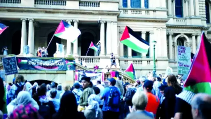 Avustralya'da Herzog Ziyareti Protesto Edildi, Parlamento Önünde Kalabalık Toplandı