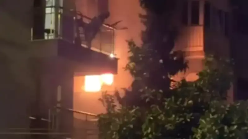 Aydın'da Apartman Yangını: Ev Sahibi Dumandan Etkilenerek Hastanelik Oldu