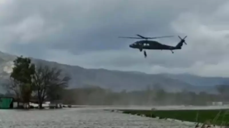 Aydın'da Büyük Menderes Taştı, Mahsur Kalan Çiftçi Helikopterle Kurtarıldı