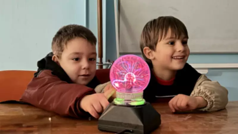 Aydın'da Minikler Tesla Bobini ile Bilimin Büyüsünü Keşfetti