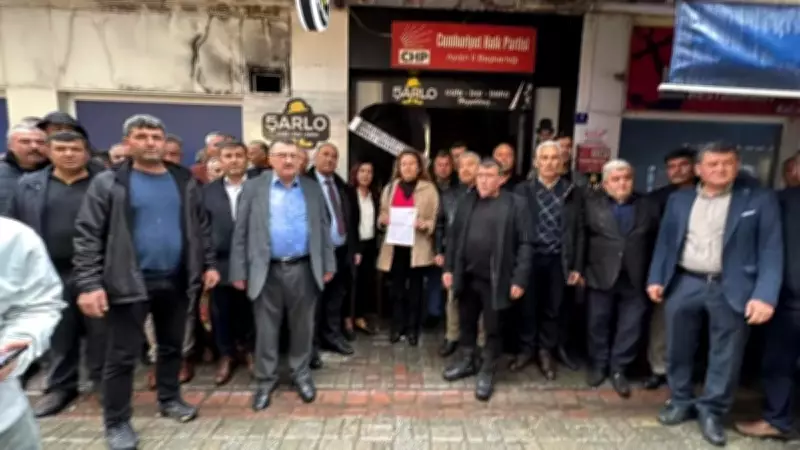 Aydın'da Muhtarlar CHP'yi Siyah Çelenk ile Protesto Etti: Yatırım Engelini Kınadılar
