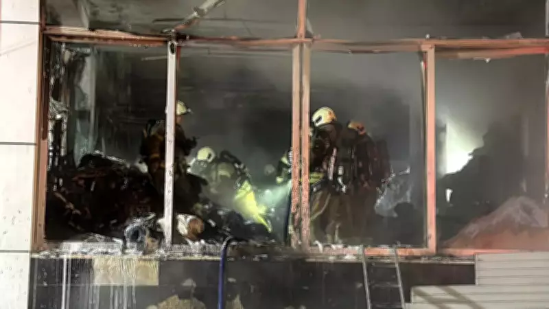 Bağcılar'da 4 Katlı Tekstil Fabrikasında Büyük Yangın: Maddi Hasar Var, Can Kaybı Yok