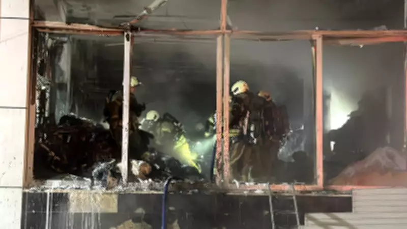 Bağcılar'da Tekstil Fabrikasında Çıkan Yangın İtfaiye Ekiplerince Kontrol Altına Alındı