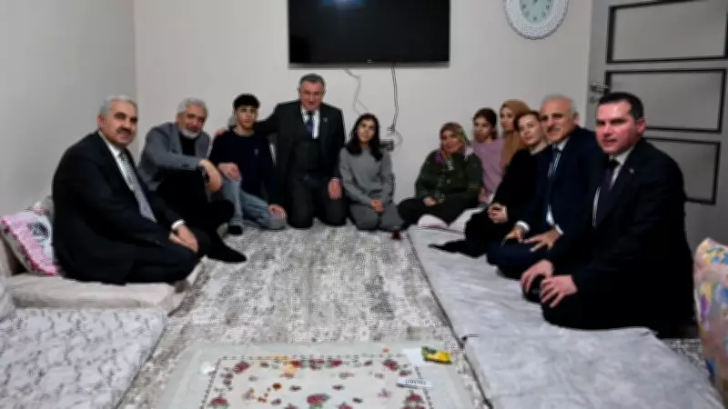 Bakan Bak, Diyarbakır'da Depremzede Aileyle Yer Sofrasında İftar Açtı