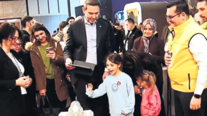 Bakan Bayraktar, Külliye'deki Ramazan Etkinliğine Kızlarıyla Katıldı