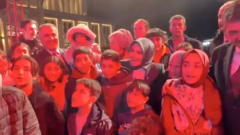 Bakan Göktaş, Çocuklarla Birlikte İlahi Söyledi ve Duygusal Mesaj Paylaştı