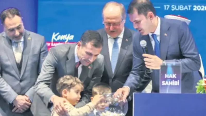 Bakan Kacır: 'Onlar Temelini Bile Atamadan Biz Anahtarları Veririz'