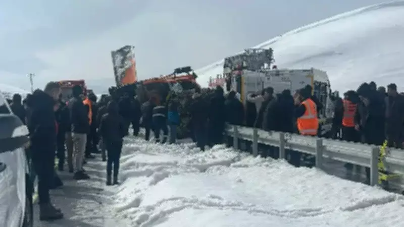 Bakan Uraloğlu, Van'daki Kar Mücadelesi Kazasında Hayatını Kaybeden İşçiler İçin Başsağlığı Diledi