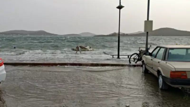 Balıkesir ve Çanakkale'de Fırtına Felaketi: Sokaklar Göle Döndü, Evler Hasar Gördü